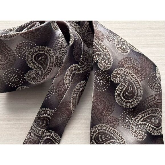 Covington Polyester Paisley Tie - Picture 4 of 7